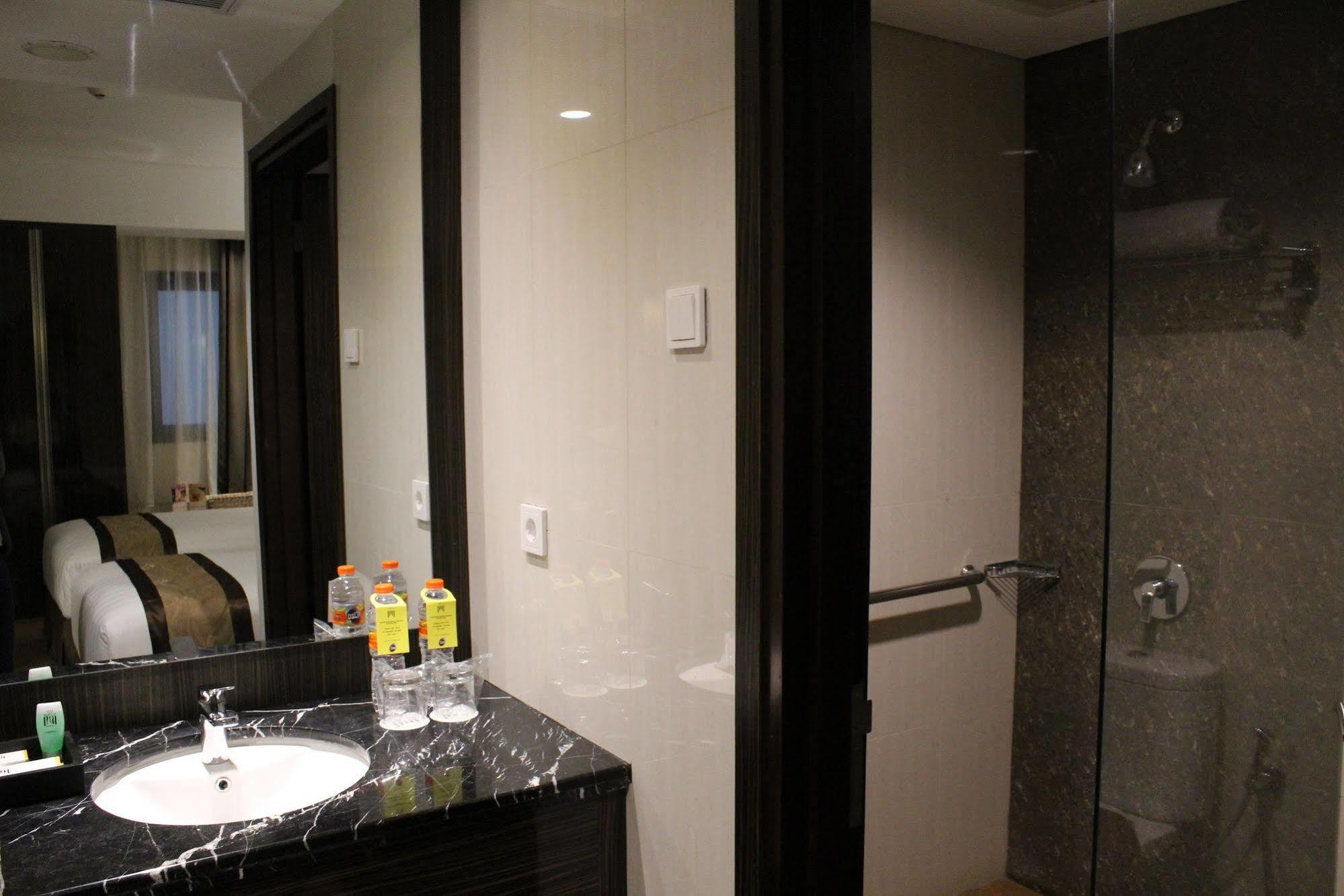 Melati The Atrium Hotel & Resort Yogyakarta מראה חיצוני תמונה