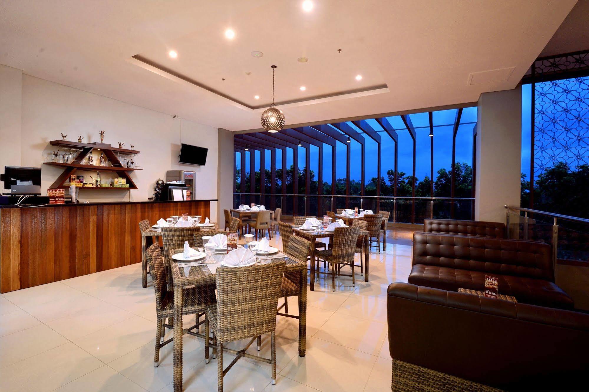 Melati The Atrium Hotel & Resort Yogyakarta מראה חיצוני תמונה